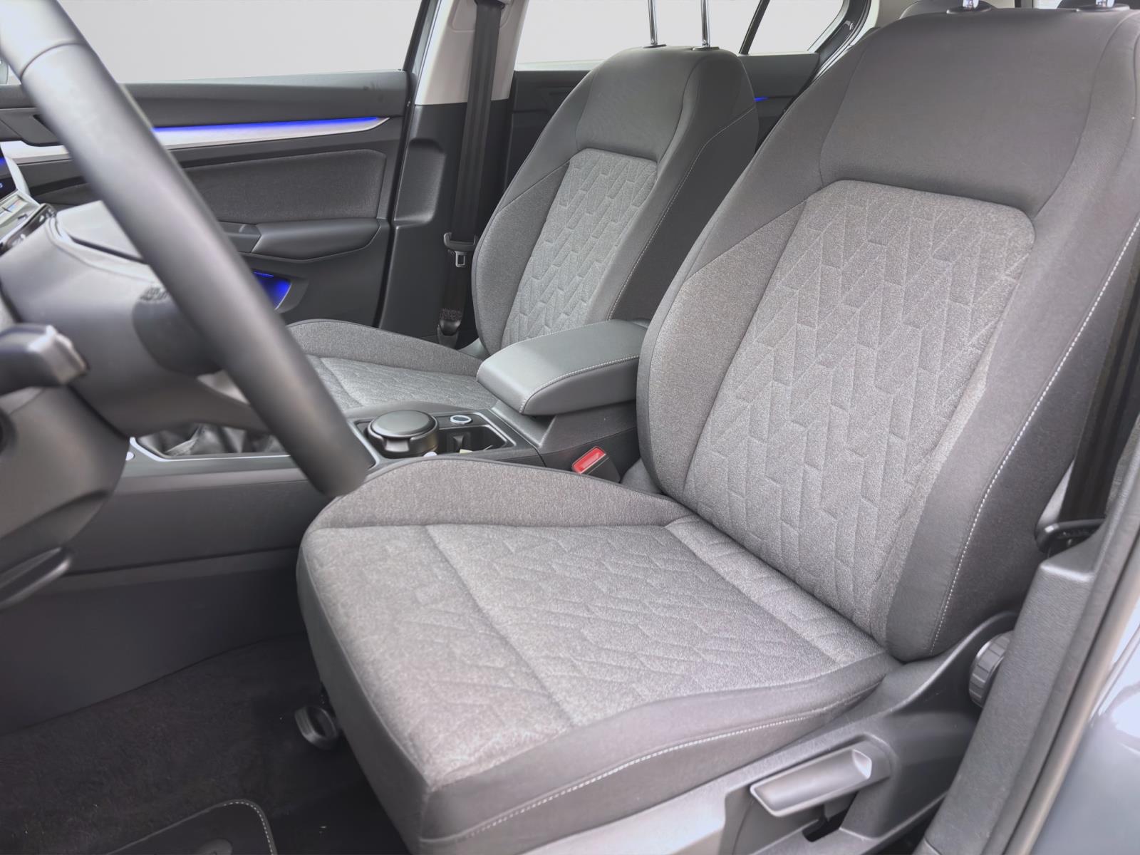 Volkswagen Golf 1.5 TSI LIFE AHK NAVI LED PDC