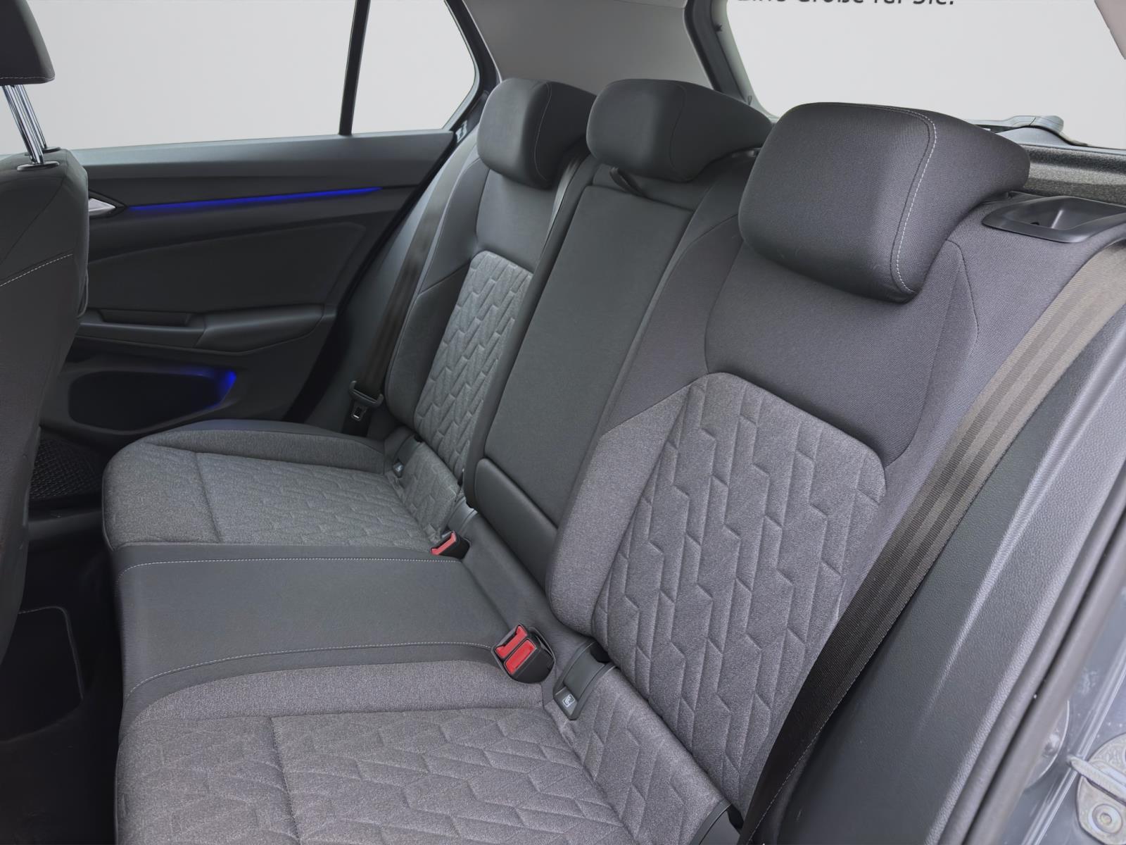 Volkswagen Golf 1.5 TSI LIFE AHK NAVI LED PDC