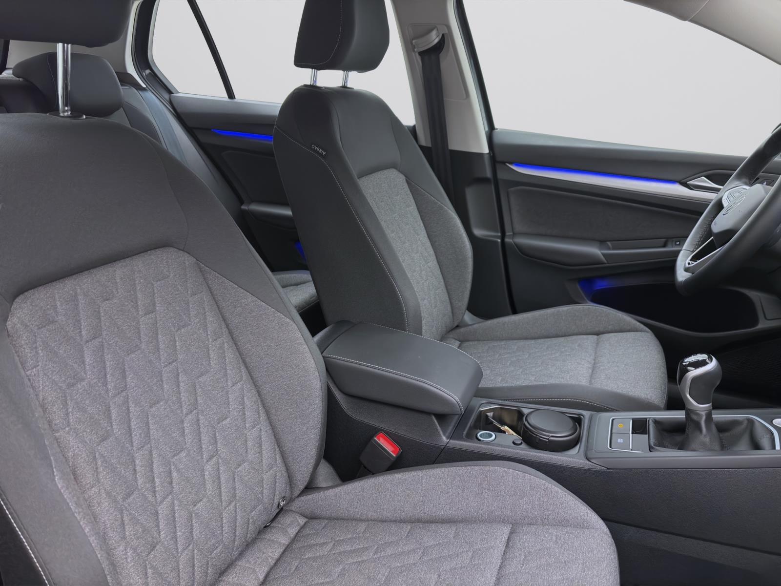 Volkswagen Golf 1.5 TSI LIFE AHK NAVI LED PDC