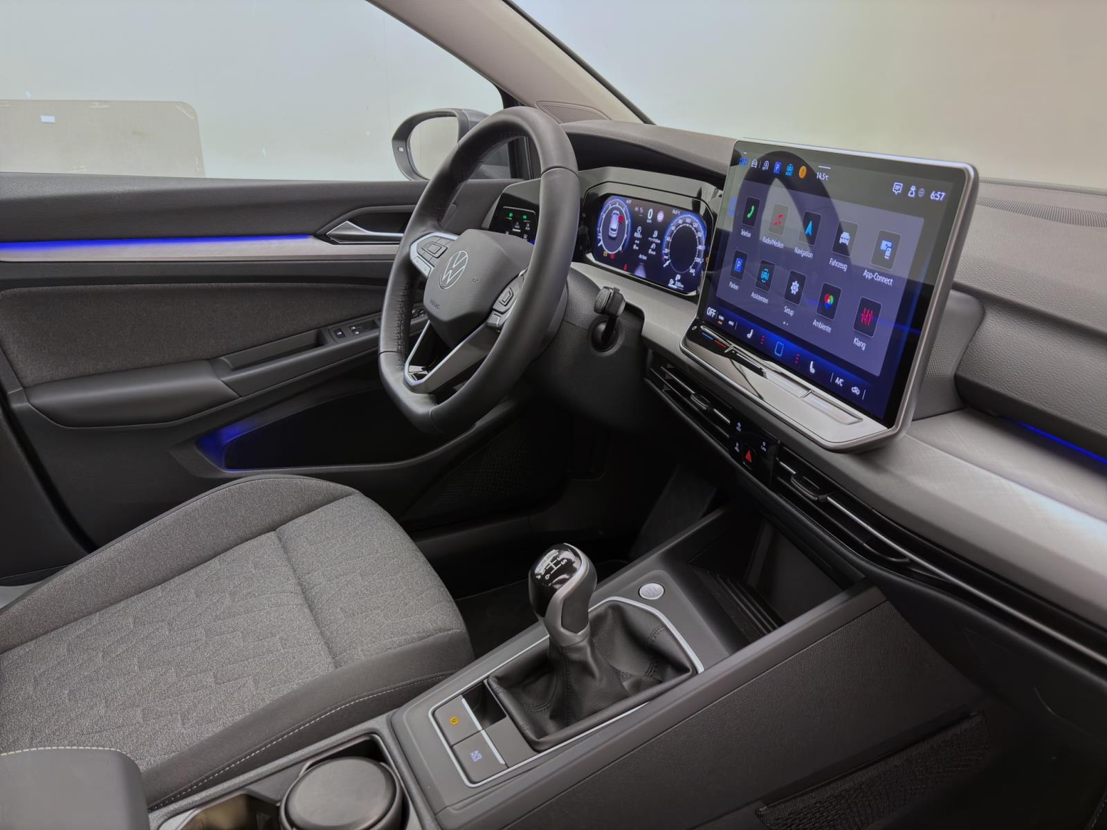 Volkswagen Golf 1.5 TSI LIFE AHK NAVI LED PDC