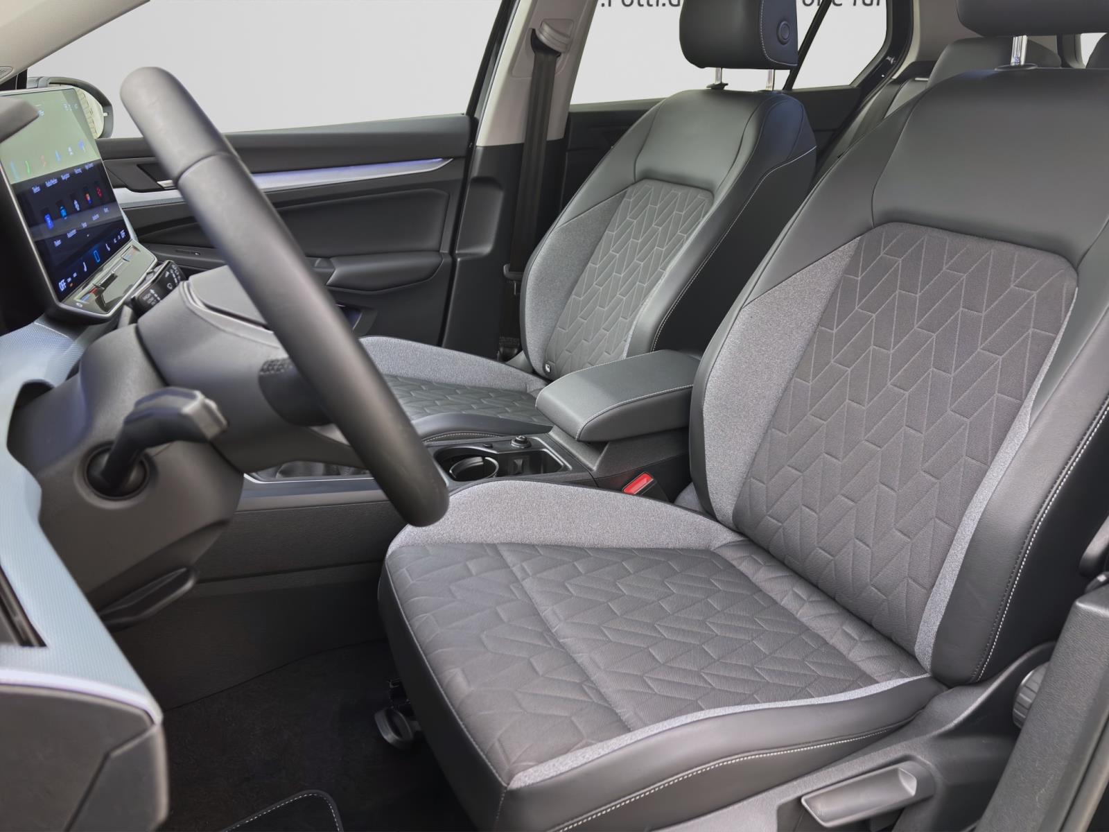 Volkswagen Golf 1.5 TSI GOAL NAVI AHK SITZHZG PDC