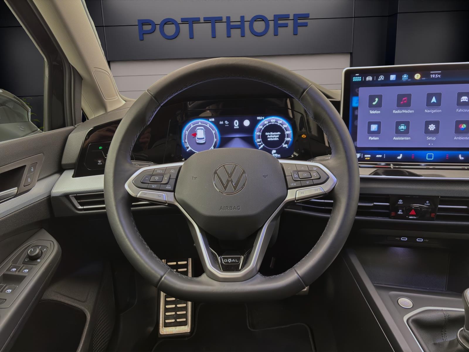 Volkswagen Golf 1.5 TSI GOAL NAVI AHK SITZHZG PDC