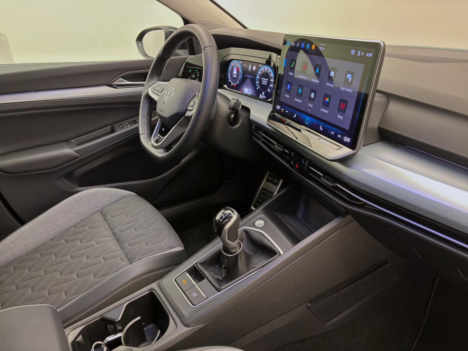 Volkswagen Golf 1.5 TSI GOAL NAVI AHK SITZHZG PDC