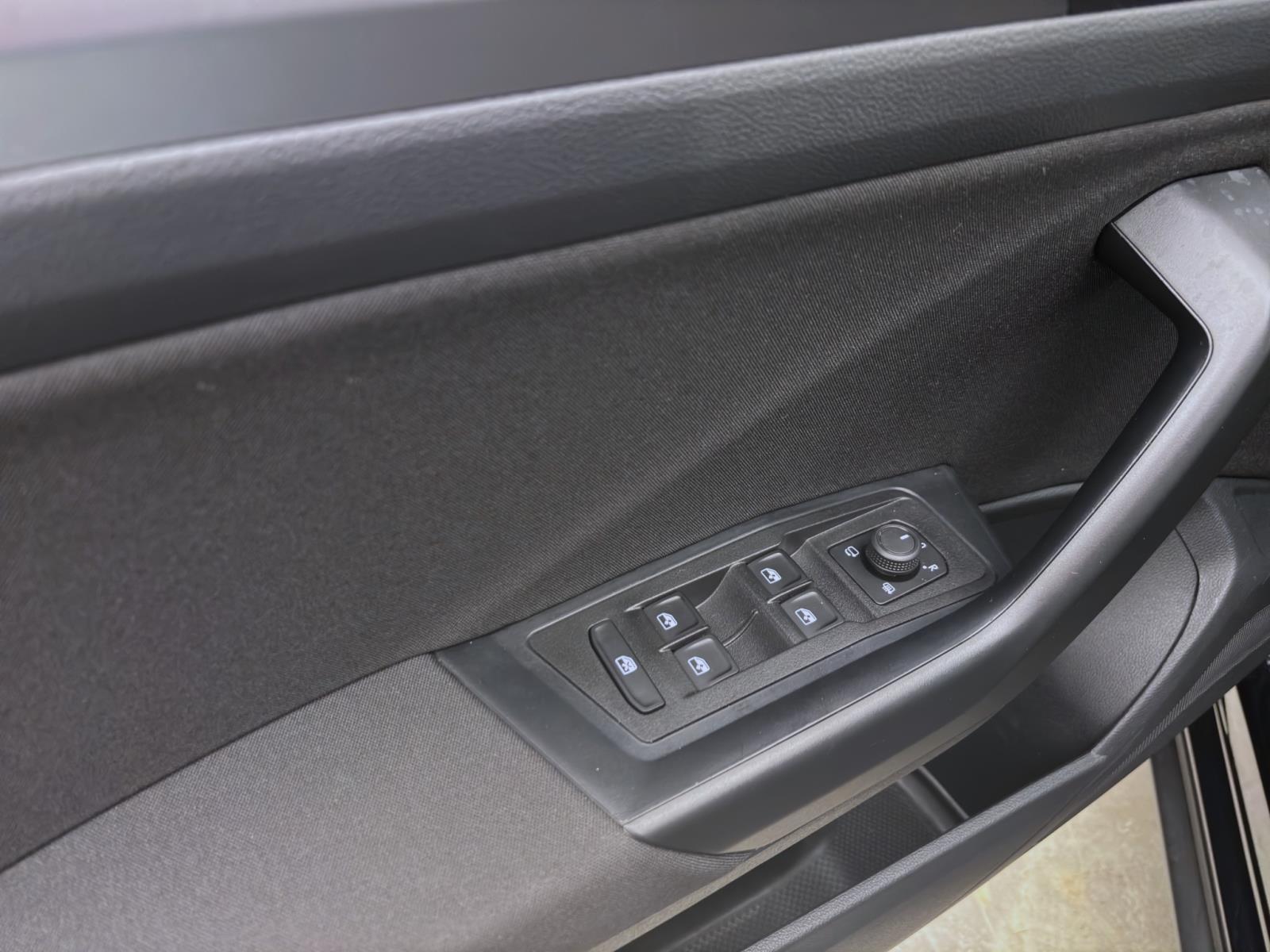 Volkswagen T-Roc 1.0 TSI LIFE NAVI PDC LED SITZHZG