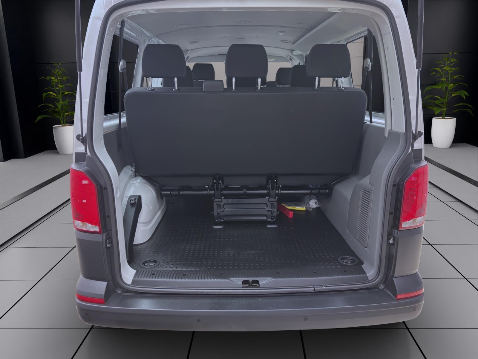 Volkswagen T6.1 Transporter Kombi 2.0 TDI 9-SITZER NAVI KLIMA PDC
