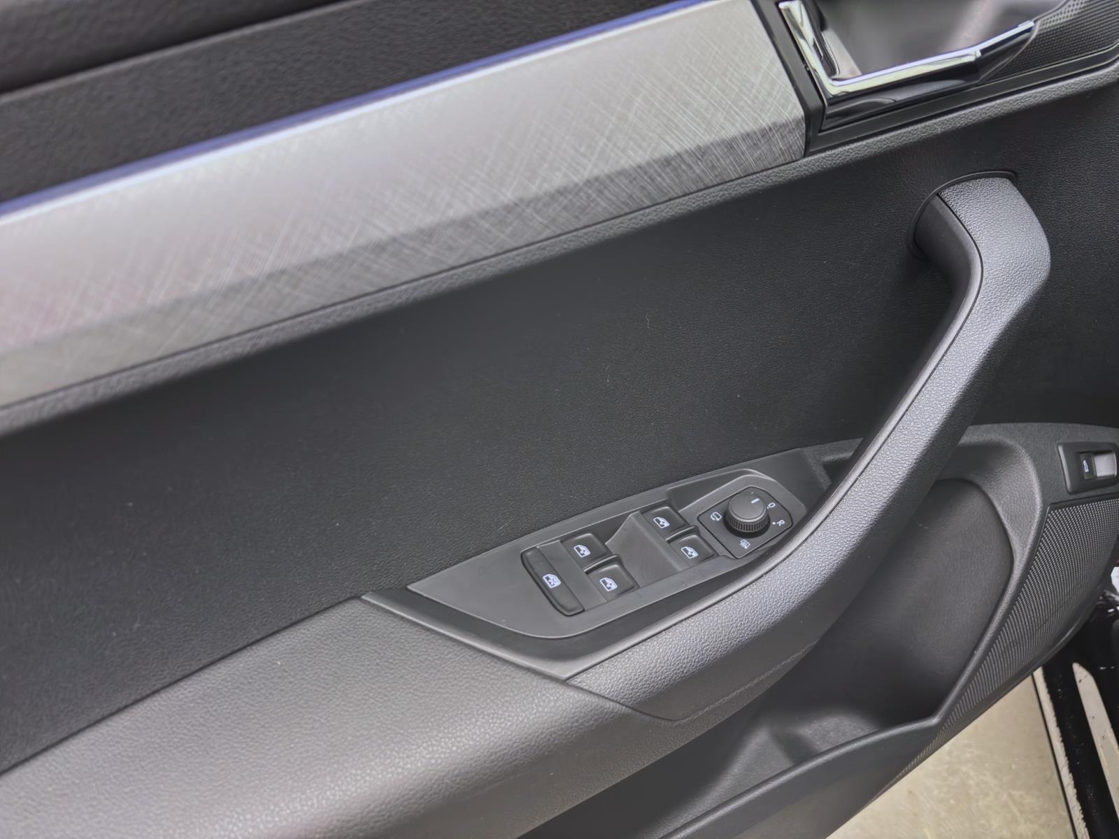 Skoda Karoq 1.5 TSI AMBITION KAMERA PDC MATRIX LM17