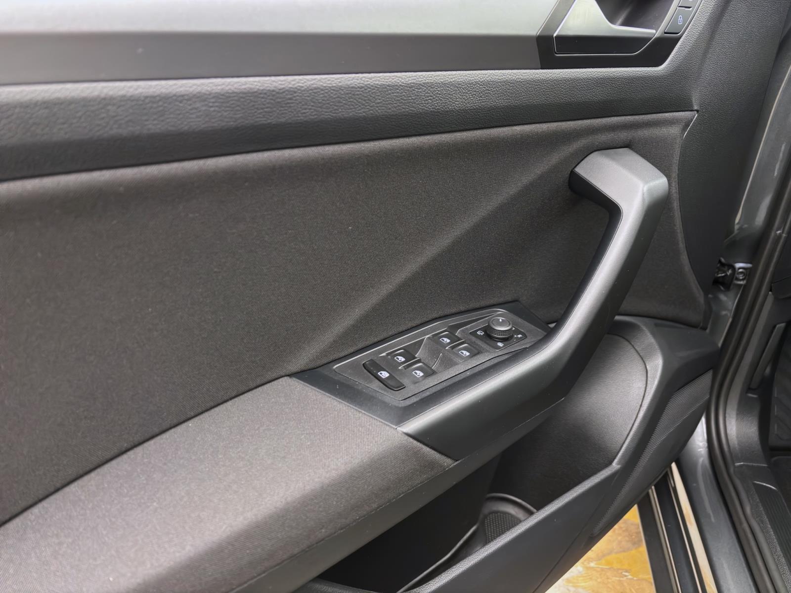 Volkswagen T-Roc 1.0 TSI LIFE NAVI KLIMA PDC LED