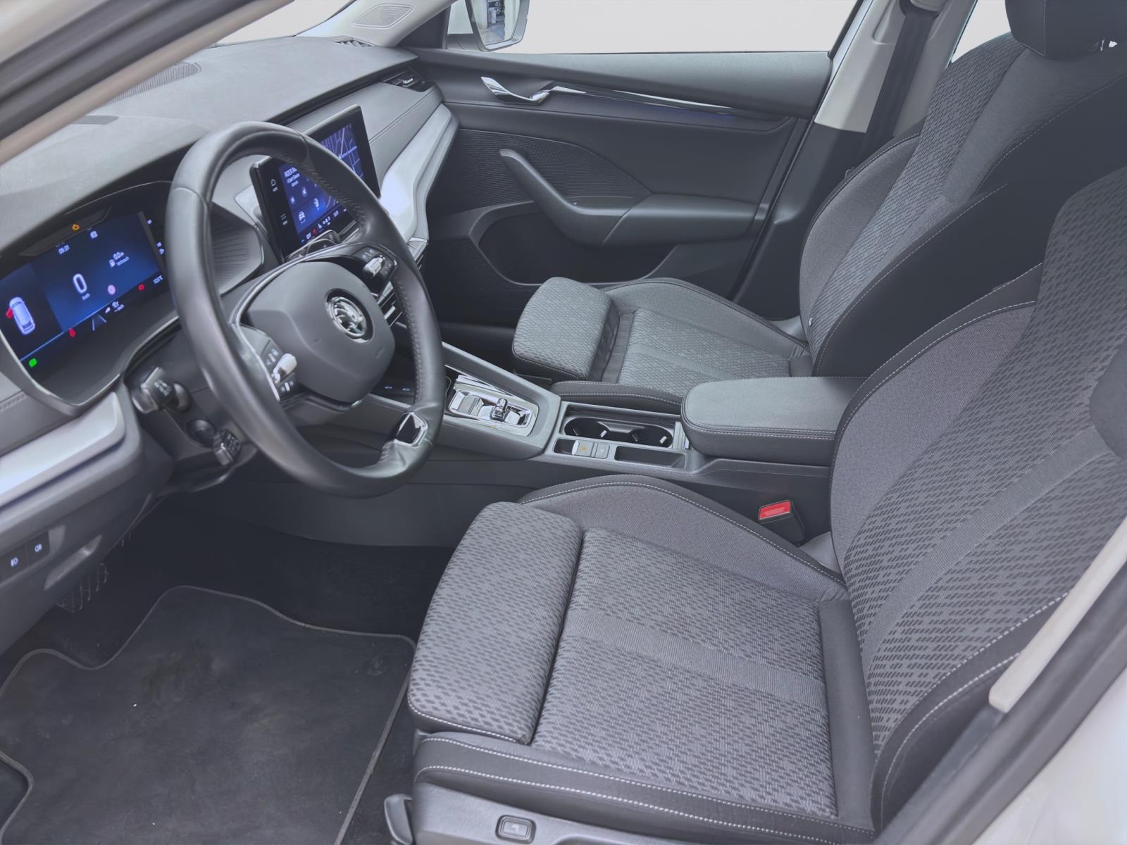 Skoda Octavia Combi 2.0 TDI DSG CLEVER AHK NAVI KAMERA LED