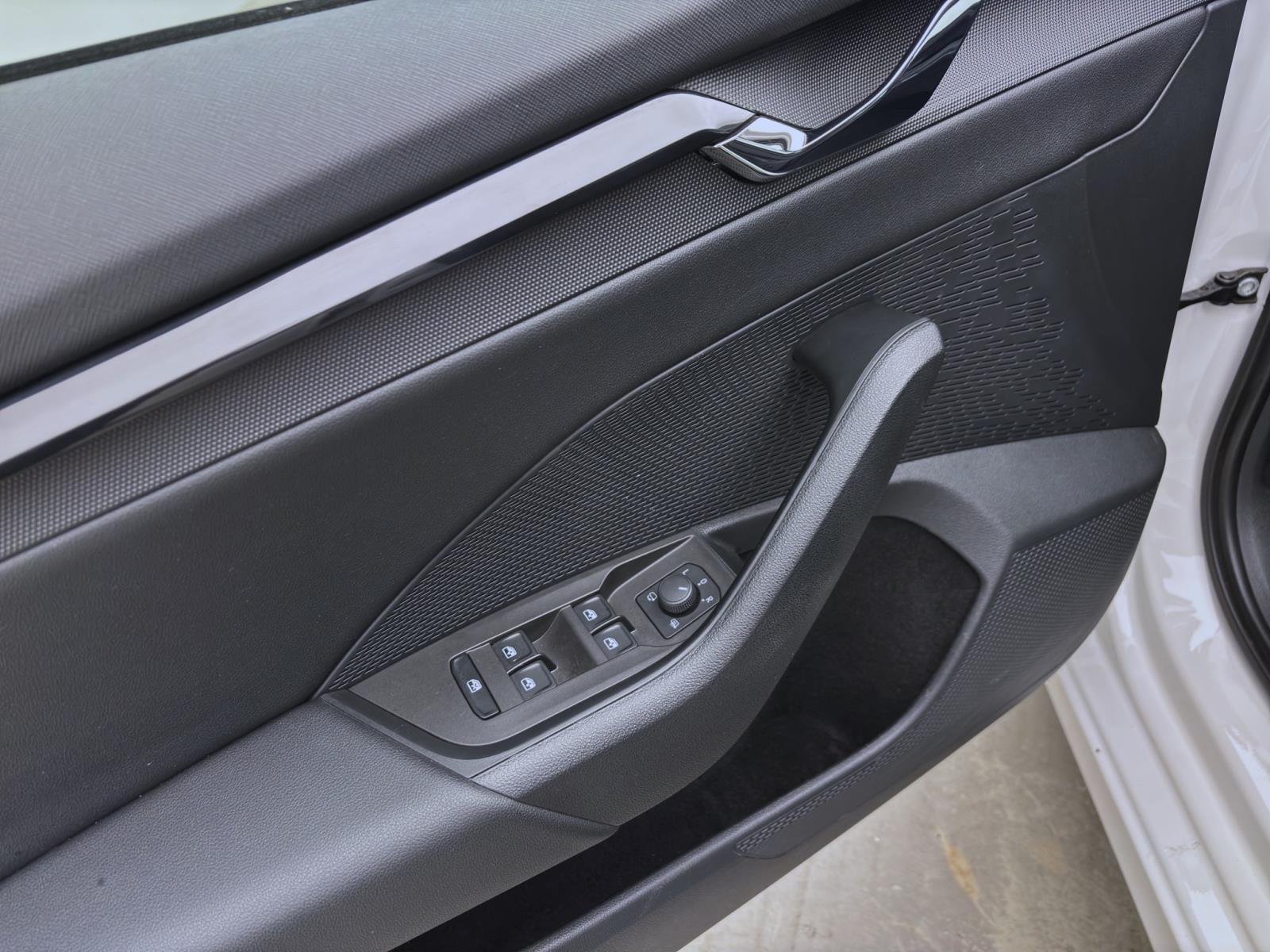 Skoda Octavia Combi 2.0 TDI DSG CLEVER AHK NAVI KAMERA LED