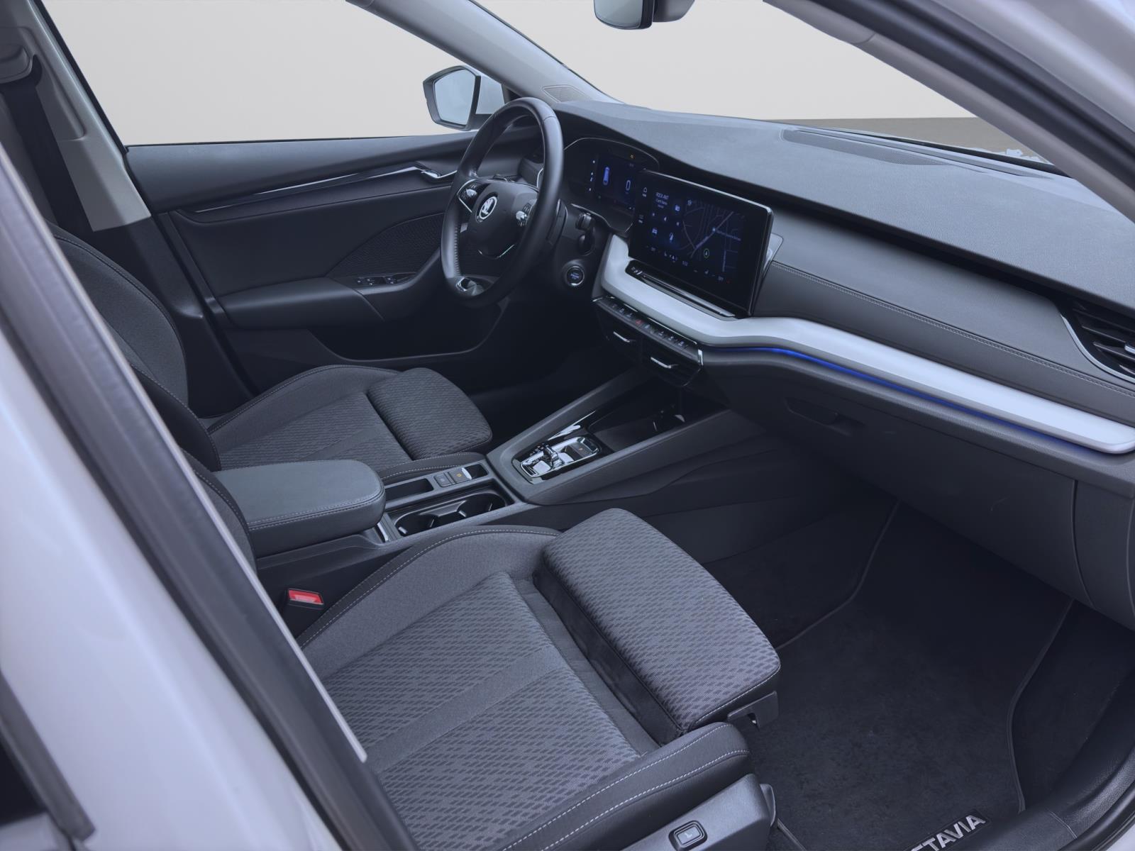 Skoda Octavia Combi 2.0 TDI DSG CLEVER AHK NAVI KAMERA LED
