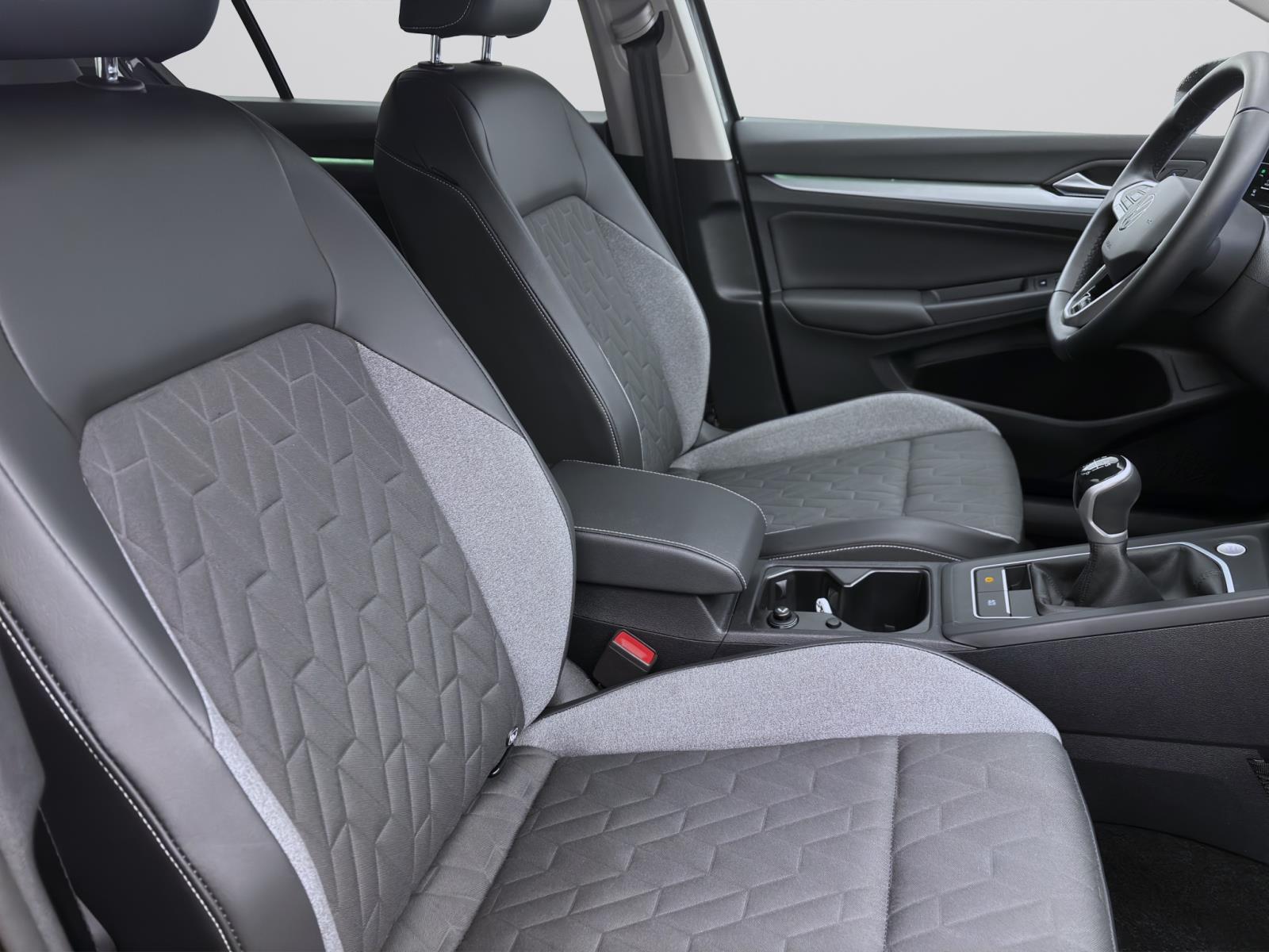 Volkswagen Golf 1.5 TSI GOAL NAVI KLIMA PDC LED