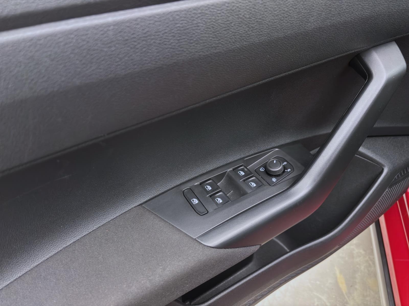 Volkswagen Taigo 1.0 TSI LIFE NAVI KLIMA PDC LED