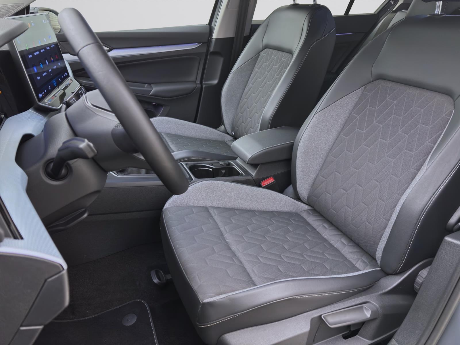 Volkswagen Golf 1.5 TSI GOAL NAVI AHK SITZHZG PDC