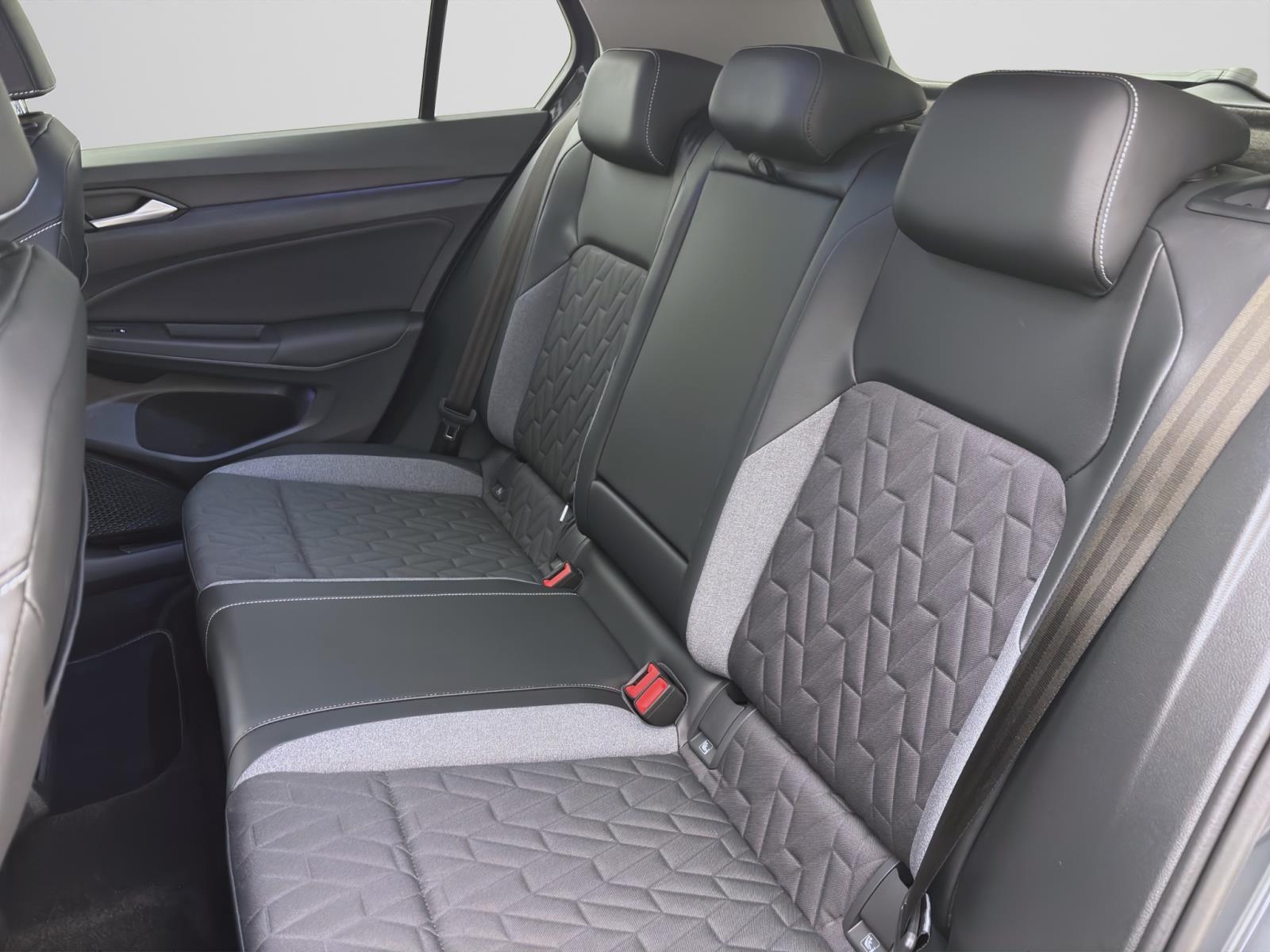 Volkswagen Golf 1.5 TSI GOAL NAVI AHK SITZHZG PDC