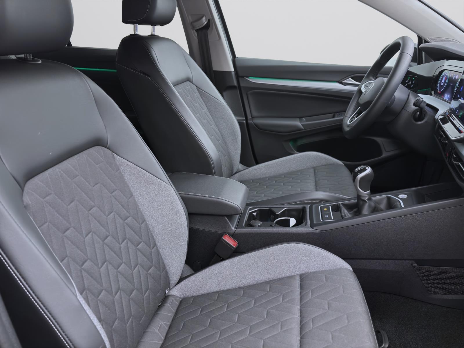 Volkswagen Golf 1.5 TSI GOAL NAVI AHK SITZHZG PDC