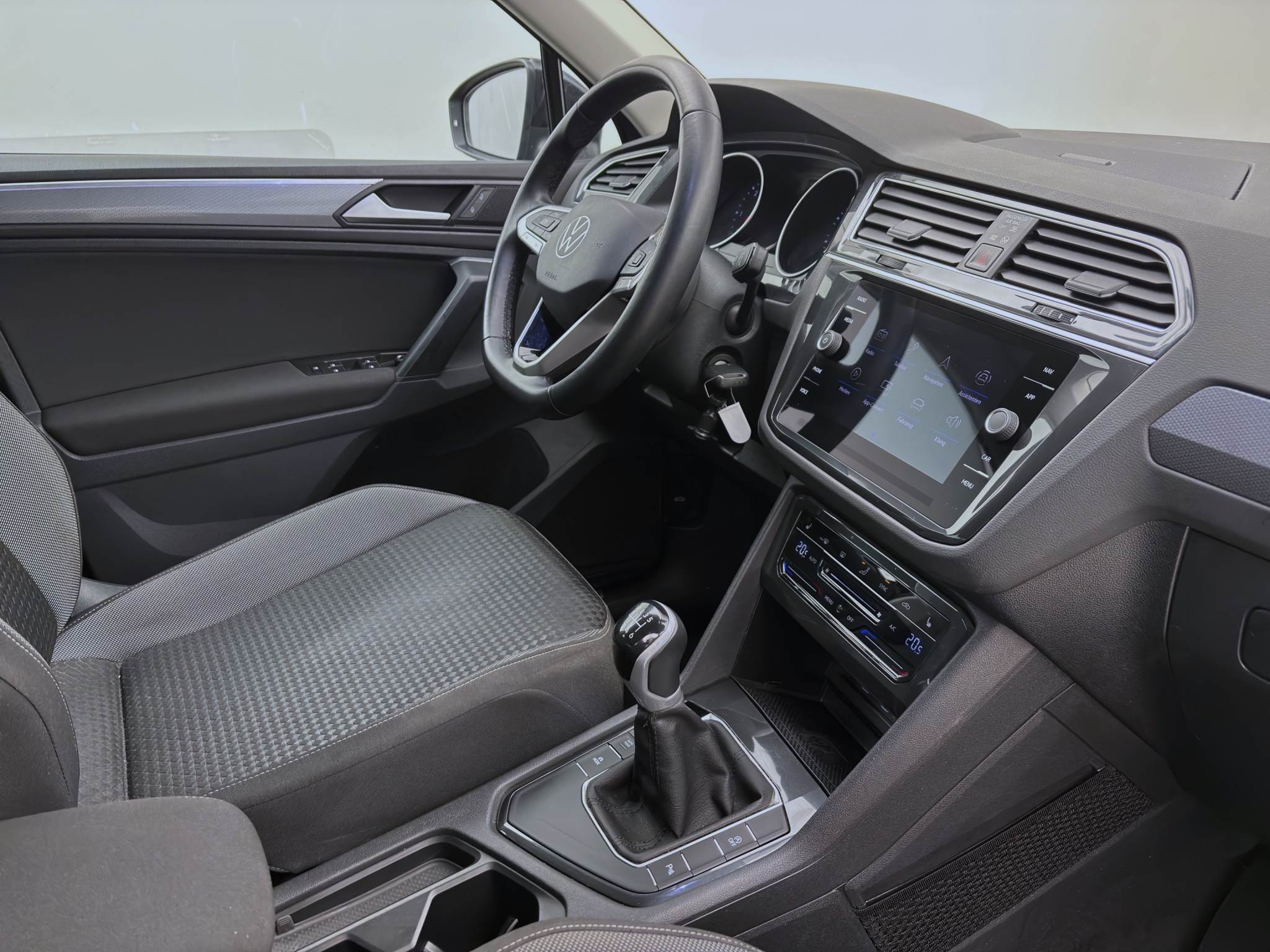 Volkswagen Tiguan 2.0 TDI ACTIVE NAVI AHK PDC LED