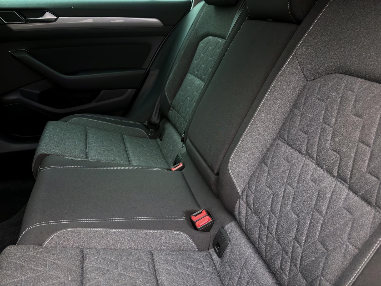 Volkswagen Passat Variant 2.0 TDI DSG BUSINESS NAVI AHK KAMERA PDC