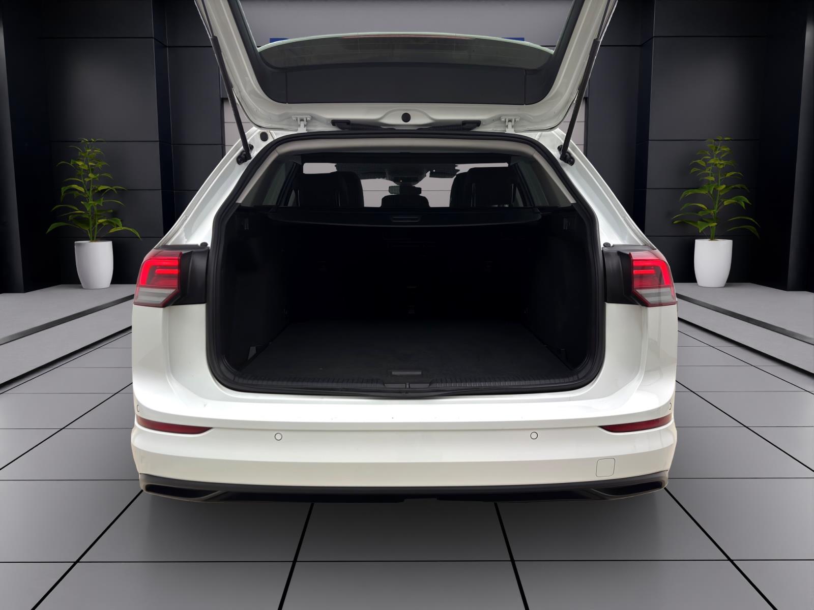 Volkswagen Golf Variant 2.0 TDI DSG LIFE AHK NAVI KAMERA LED