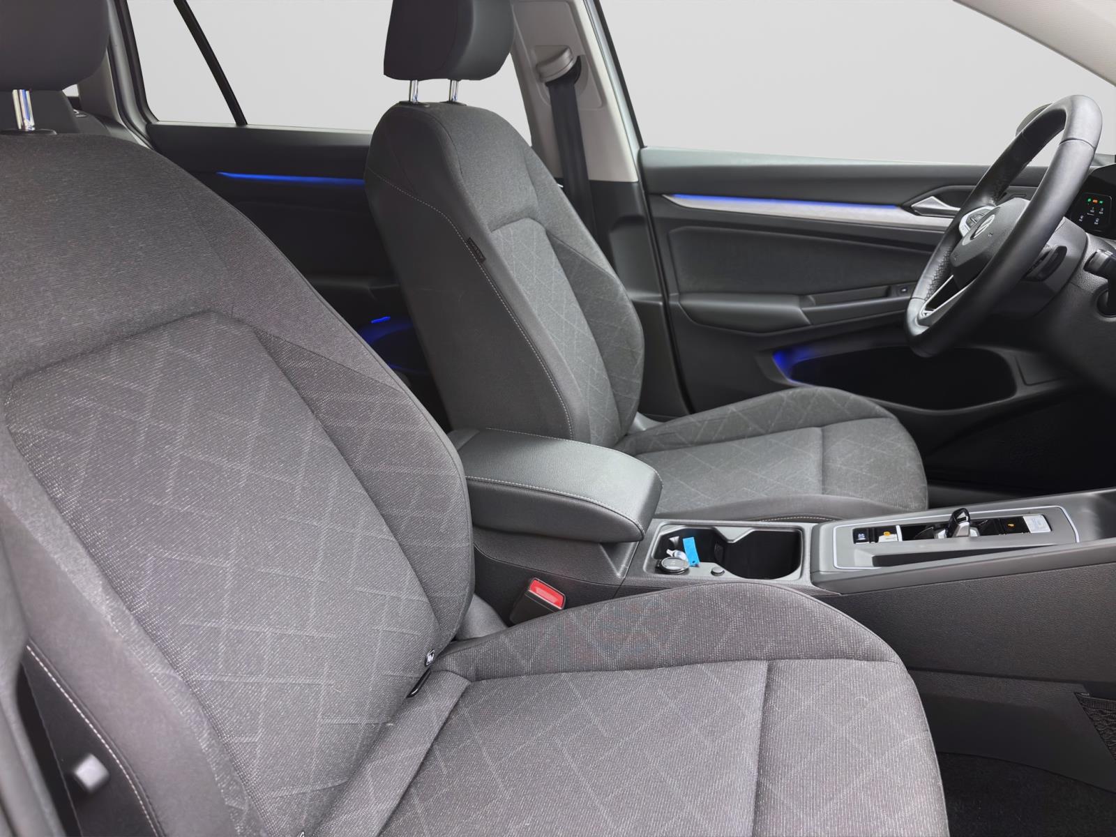 Volkswagen Golf Variant 2.0 TDI DSG LIFE AHK NAVI KAMERA LED