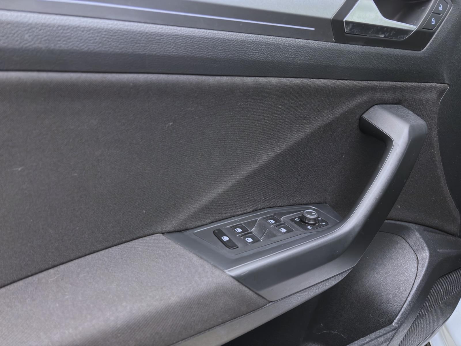Volkswagen T-Roc 1.0 TSI ACTIVE NAVI APP-CONNECT SITZHZG