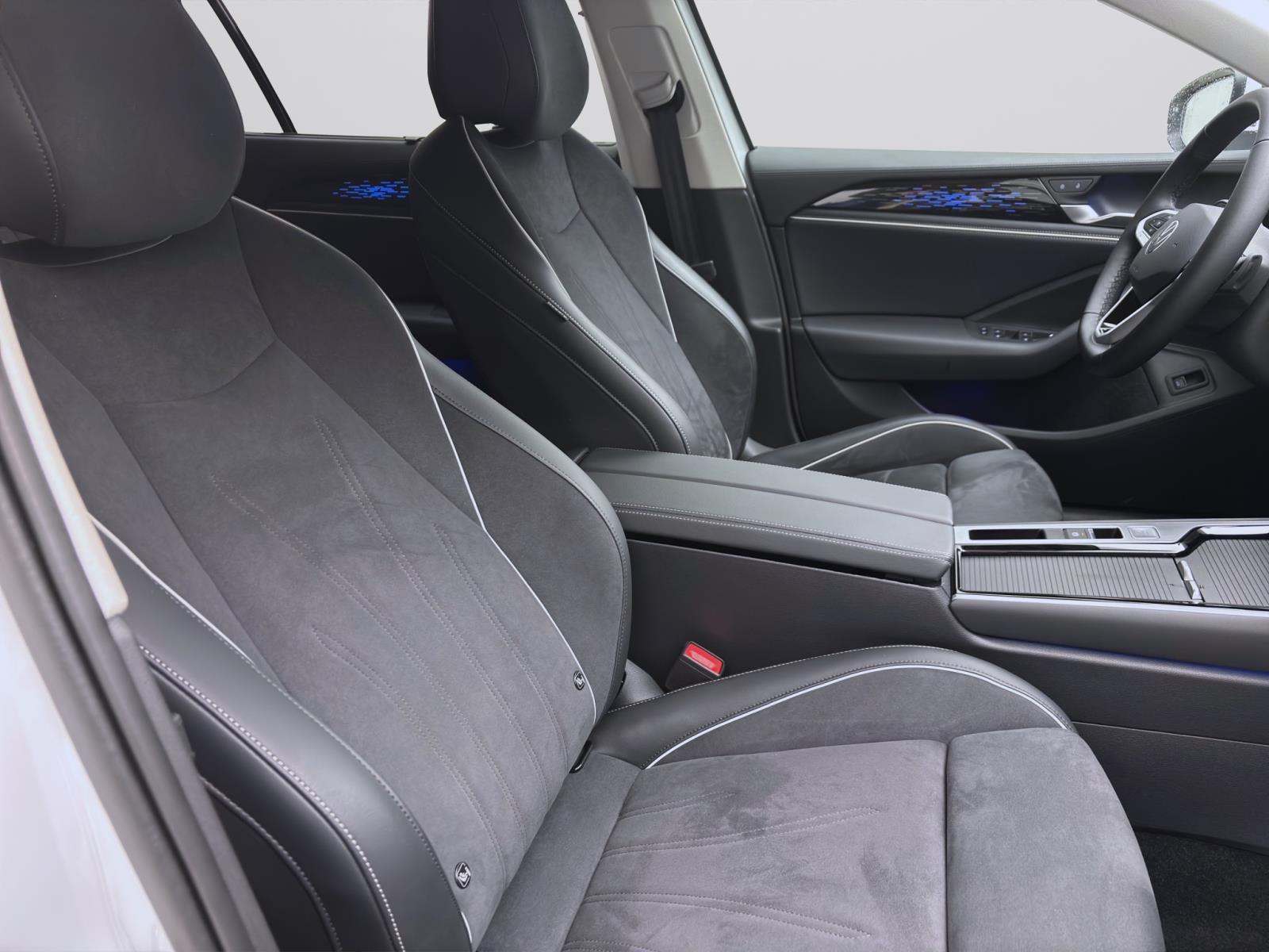 Volkswagen Passat Variant 2.0 TDI DSG ELEGANCE NAVI PDC LM17