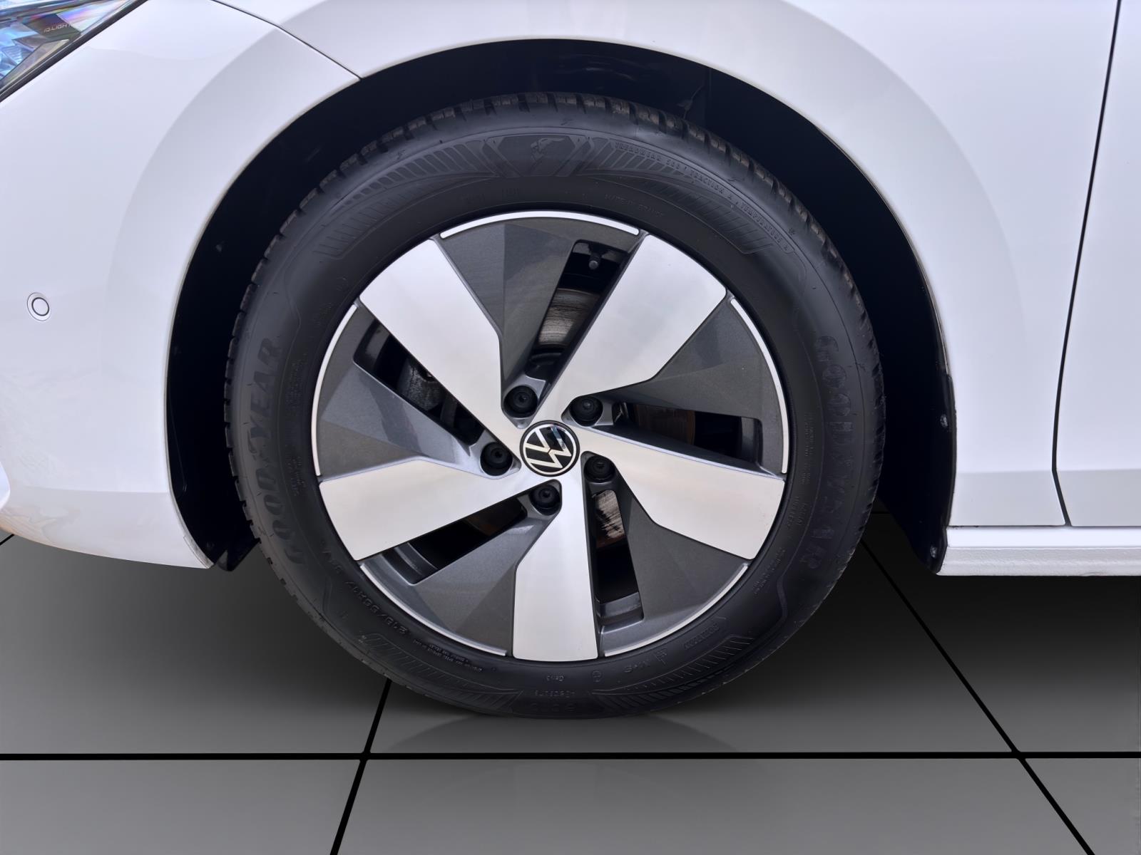 Volkswagen Passat Variant 2.0 TDI DSG ELEGANCE AHK NAVI PDC LM17