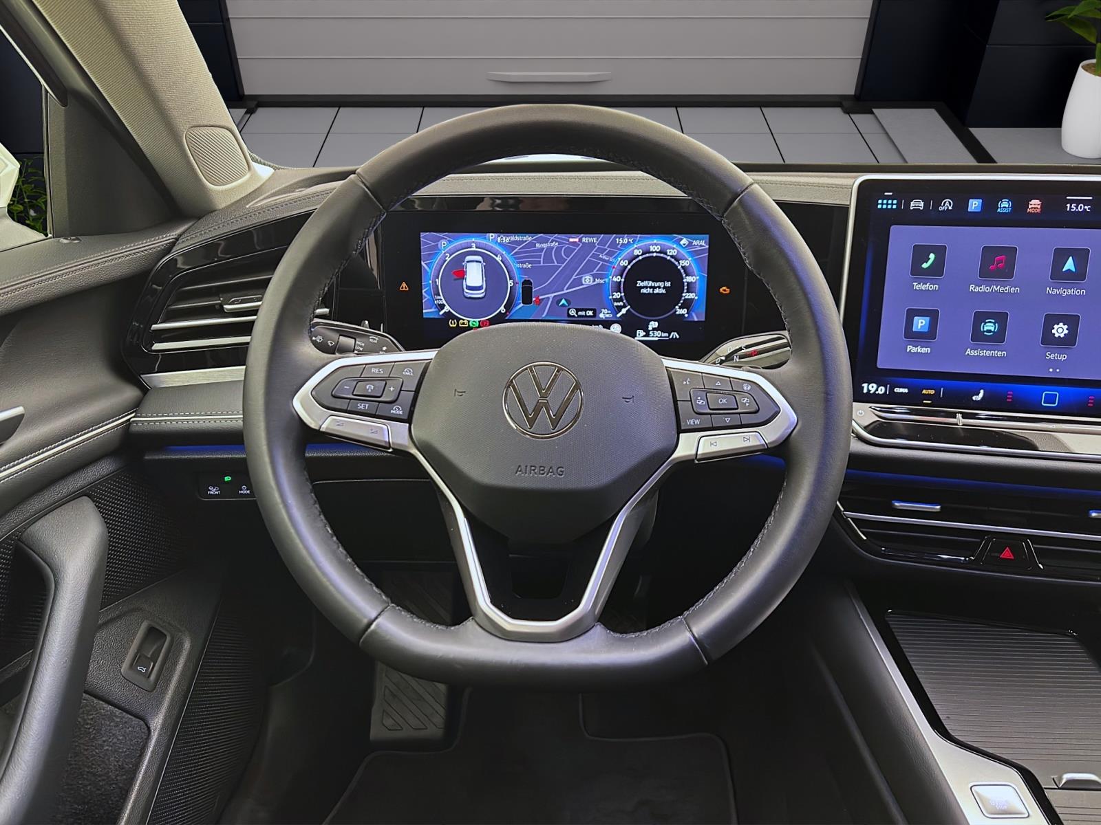 Volkswagen Passat Variant 2.0 TDI DSG ELEGANCE AHK NAVI PDC LM17