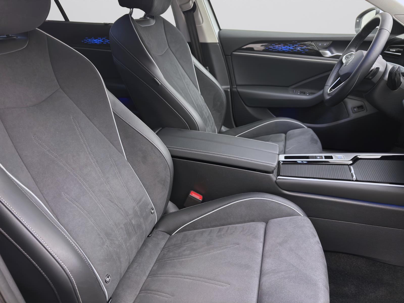 Volkswagen Passat Variant 2.0 TDI DSG ELEGANCE AHK NAVI PDC LM17