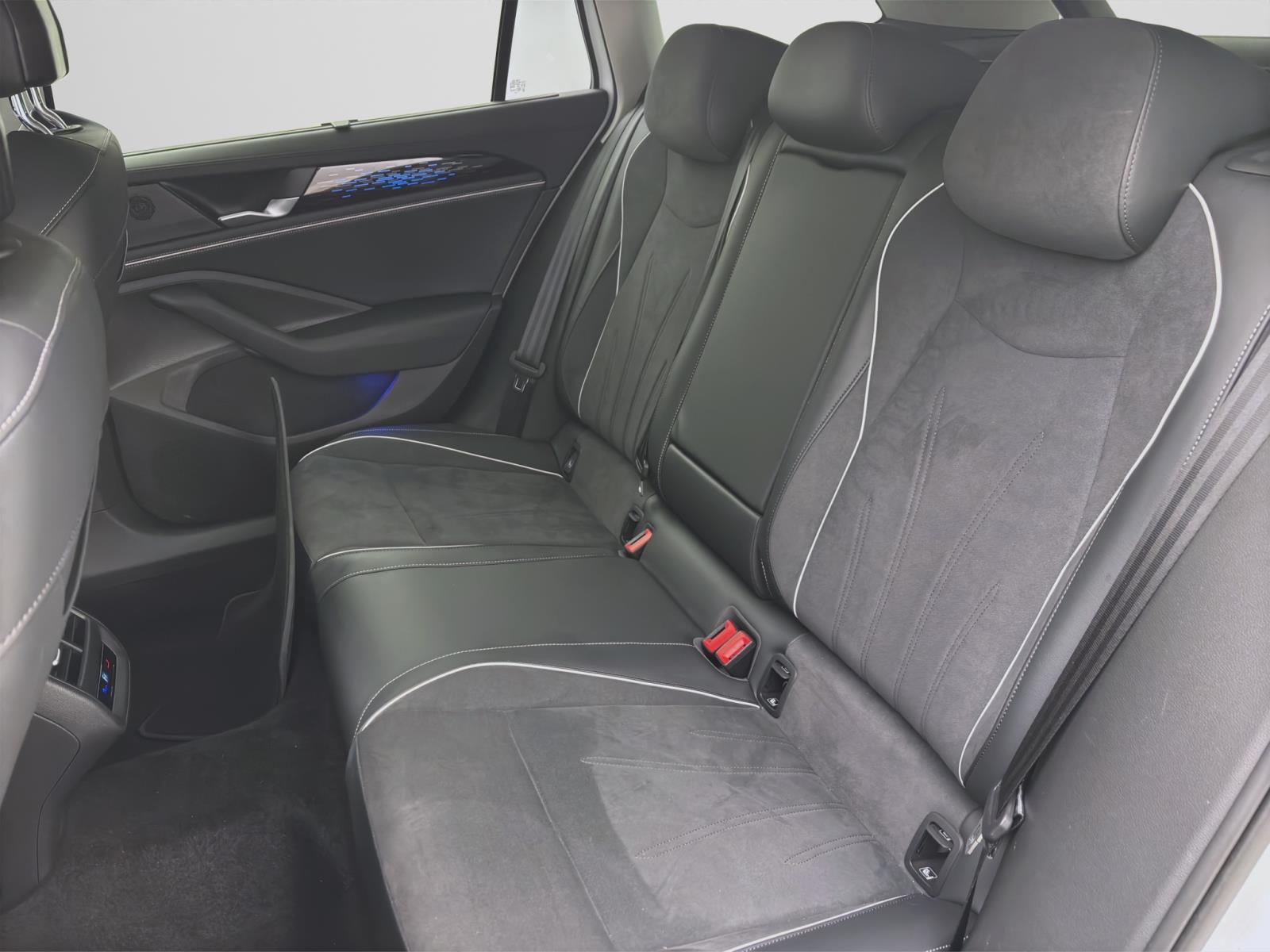 Volkswagen Passat Variant 2.0 TDI DSG ELEGANCE KAMERA PDC LED