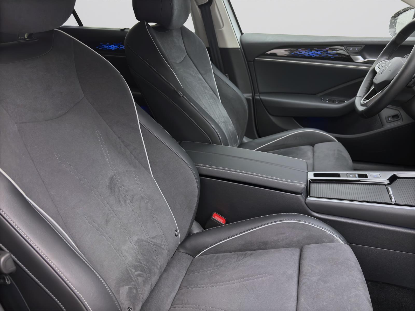 Volkswagen Passat Variant 2.0 TDI DSG ELEGANCE KAMERA PDC LED