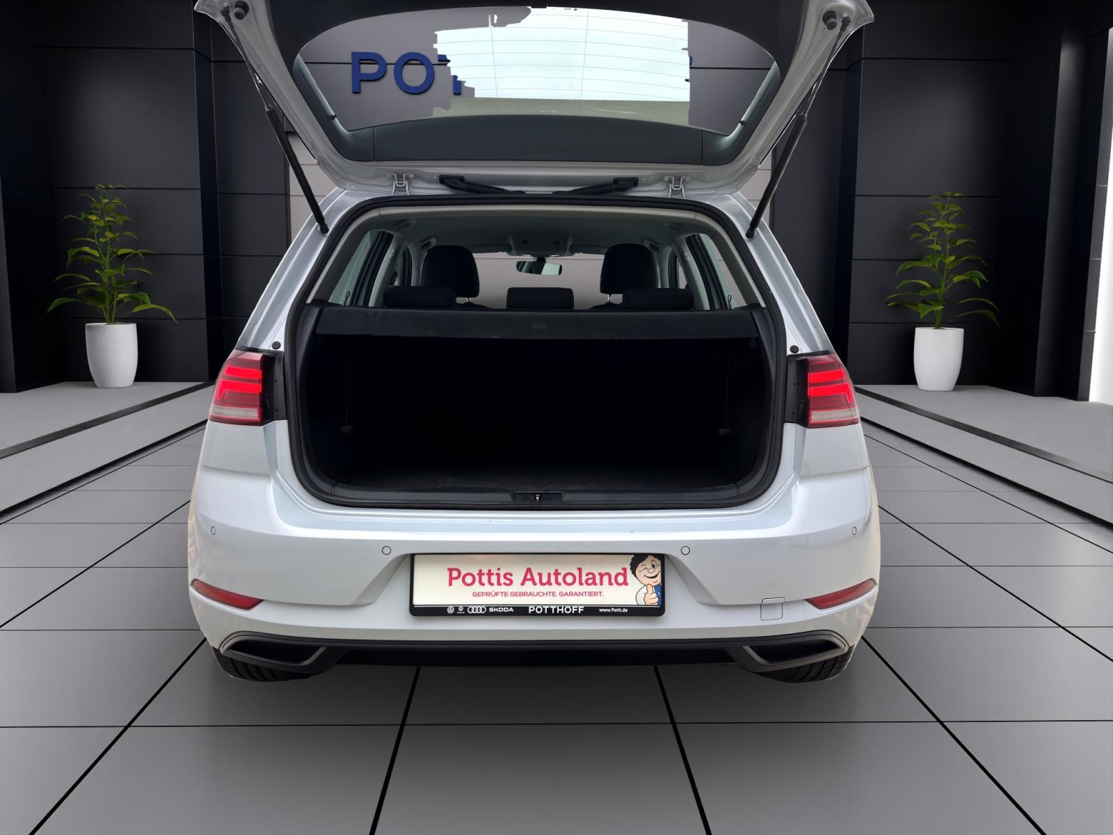 Volkswagen Golf 1.0 TSI PDC KLIMA SITZHZG LM16