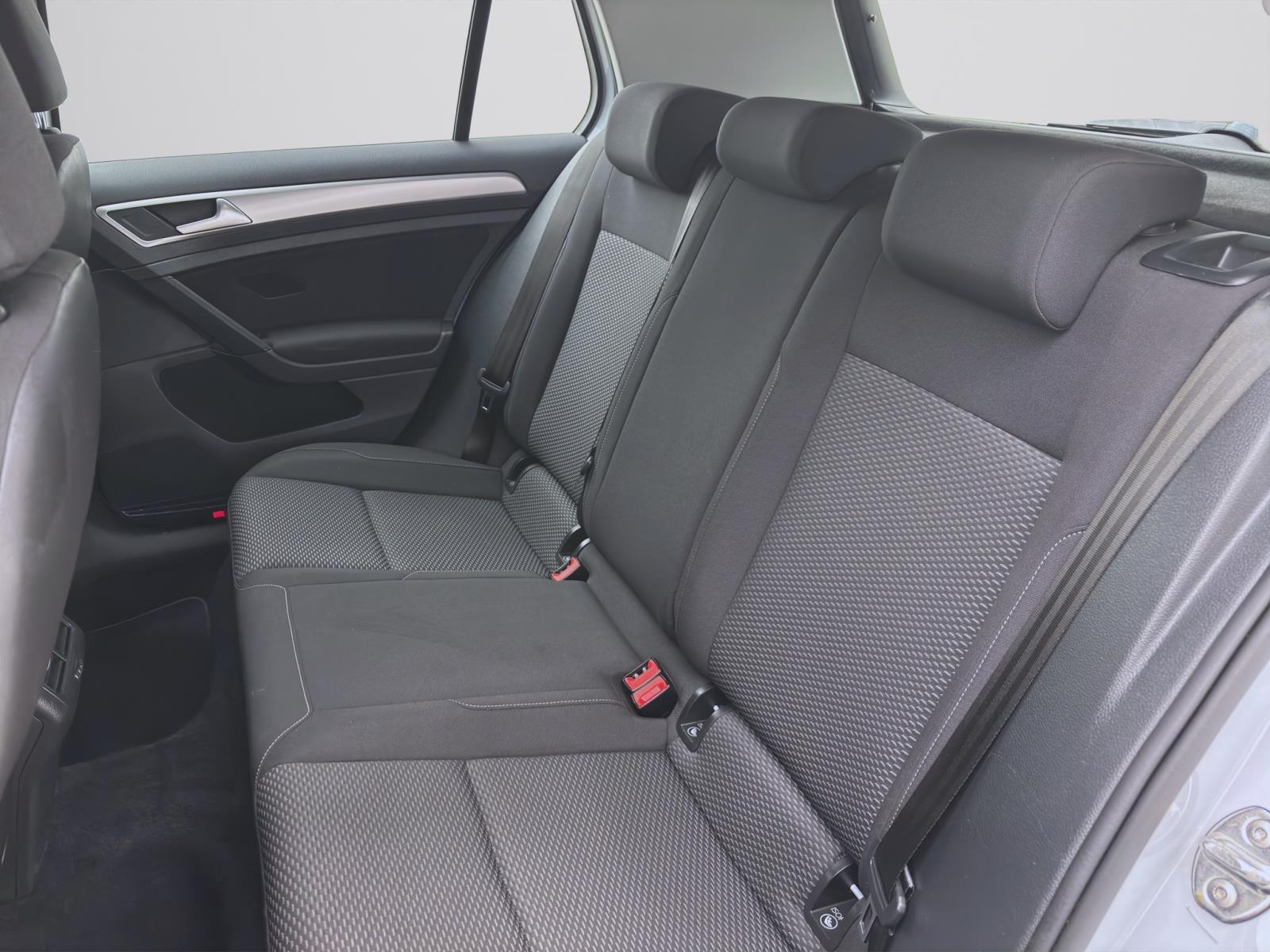 Volkswagen Golf 1.0 TSI PDC KLIMA SITZHZG LM16