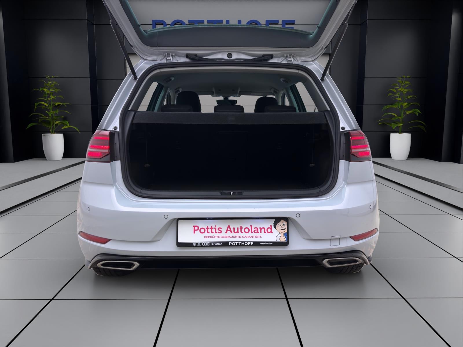 Volkswagen Golf 1.5 TSI HIGHLINE NAVI SITZHZG LED PDC
