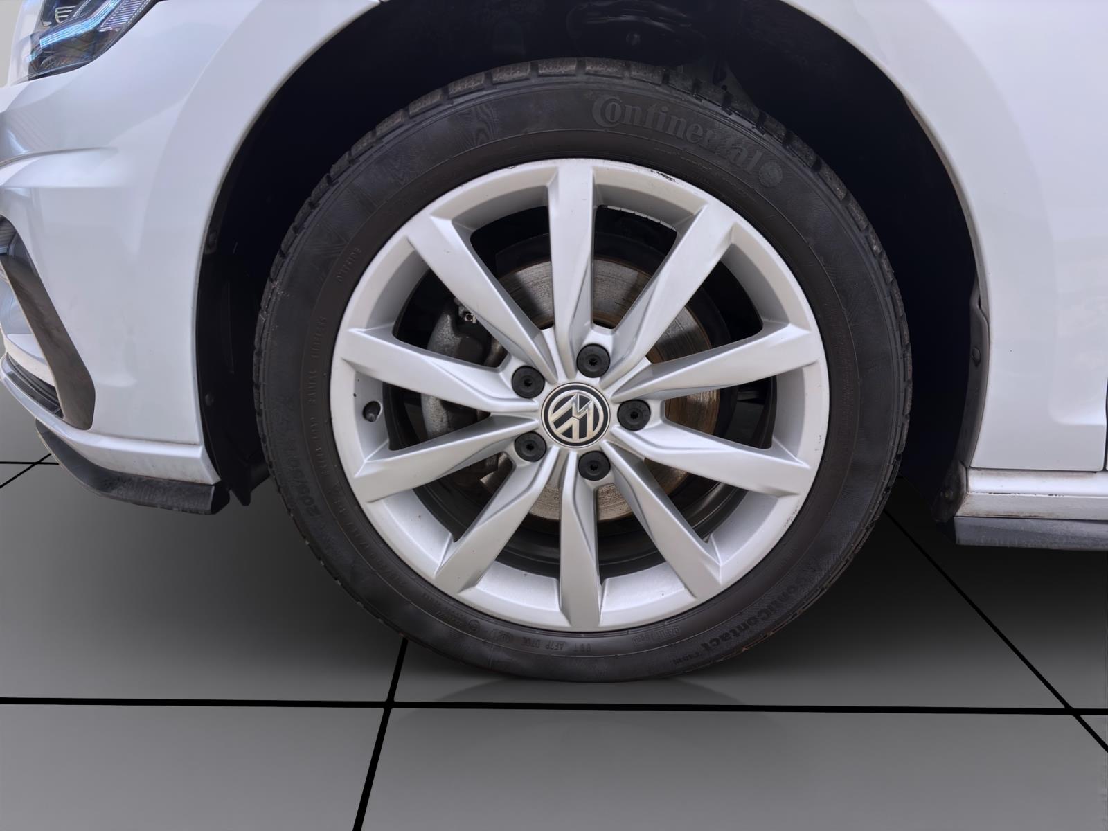 Volkswagen Golf 1.5 TSI HIGHLINE NAVI SITZHZG LED PDC