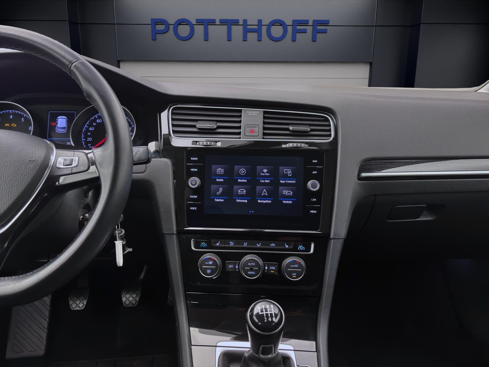 Volkswagen Golf 1.5 TSI HIGHLINE NAVI SITZHZG LED PDC