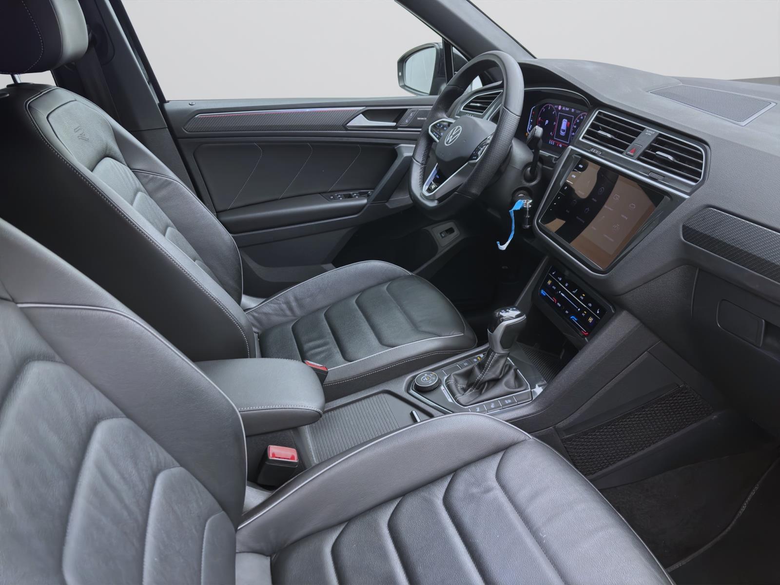 Volkswagen Tiguan 2.0 TDI DSG 4M R-LINE NAVI KAMERA PDC MATRIX