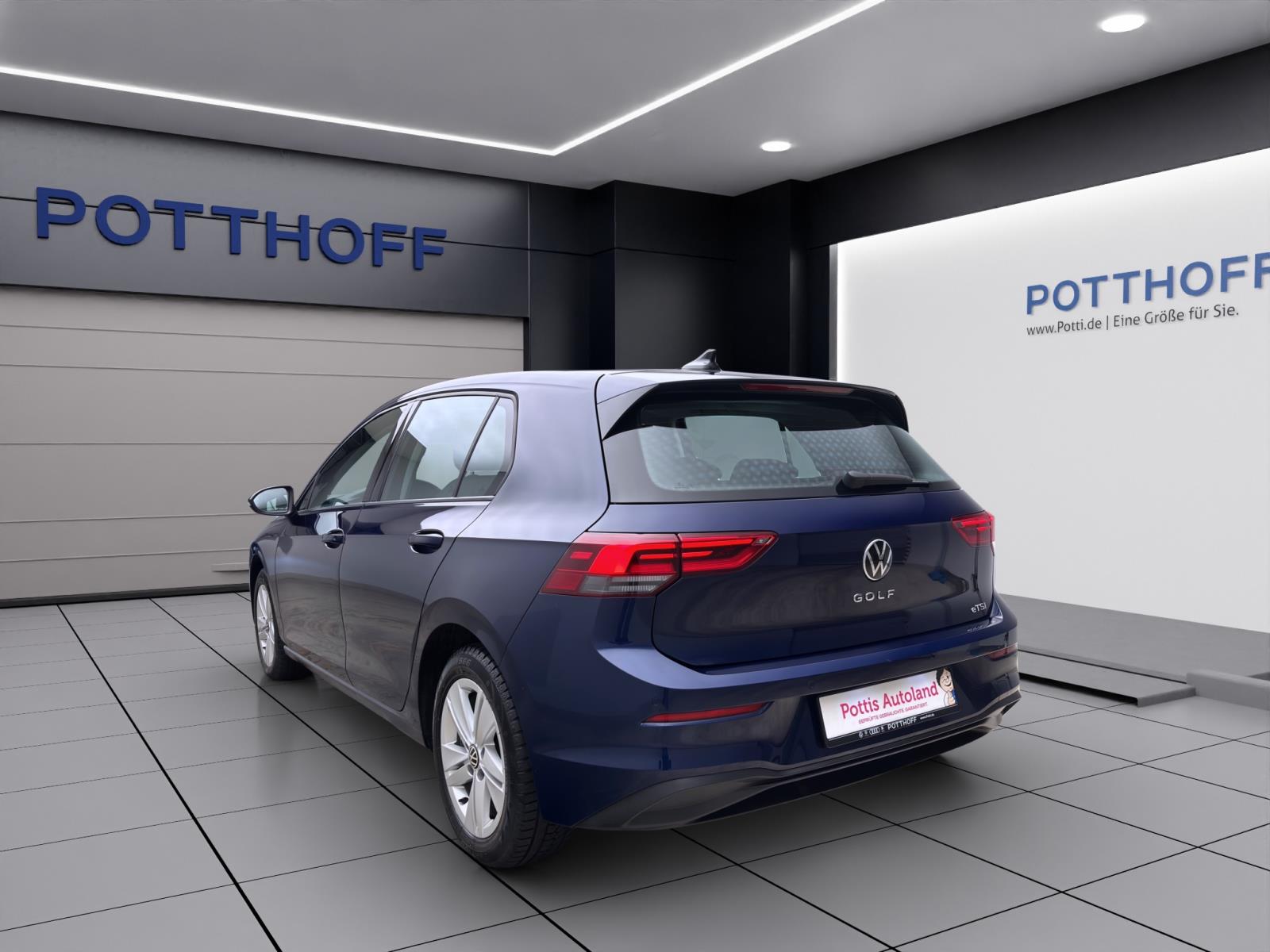 Volkswagen Golf 1.5 eTSI DSG LIFE PANO HuD NAVI PDC