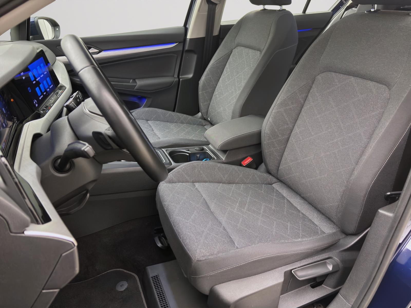 Volkswagen Golf 1.5 eTSI DSG LIFE PANO HuD NAVI PDC