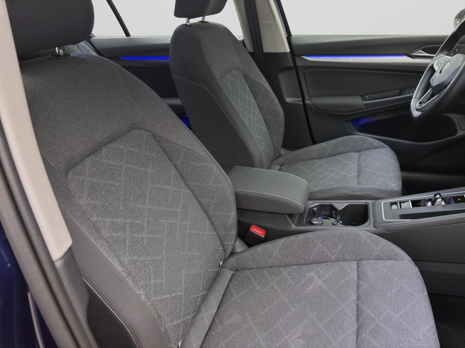 Volkswagen Golf 1.5 eTSI DSG LIFE PANO HuD NAVI PDC