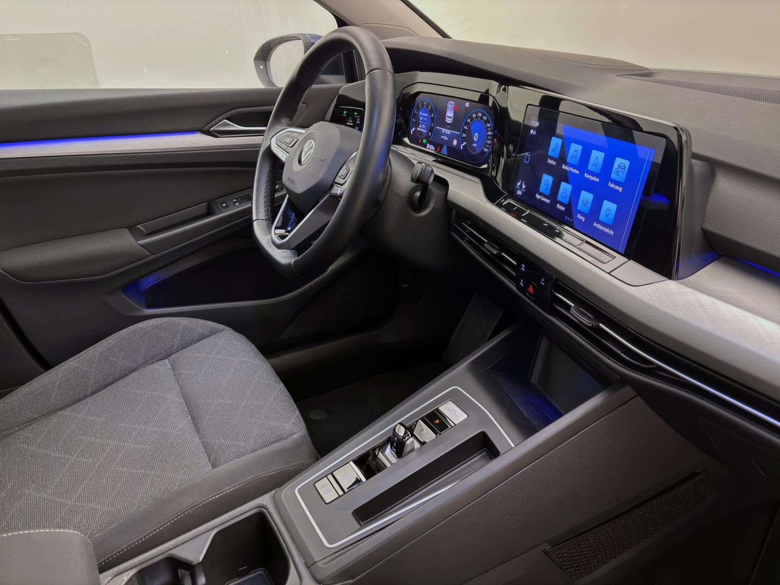 Volkswagen Golf 1.5 eTSI DSG LIFE PANO HuD NAVI PDC