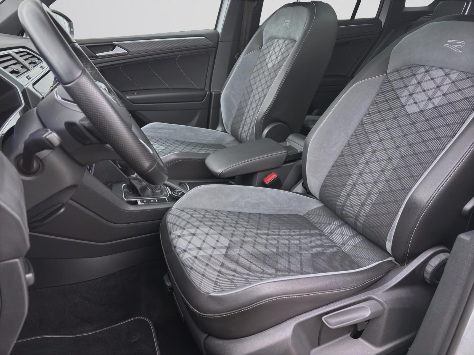 Volkswagen Tiguan 2.0 TDI DSG 4M R-LINE STDHZG PANO NAVI PDC