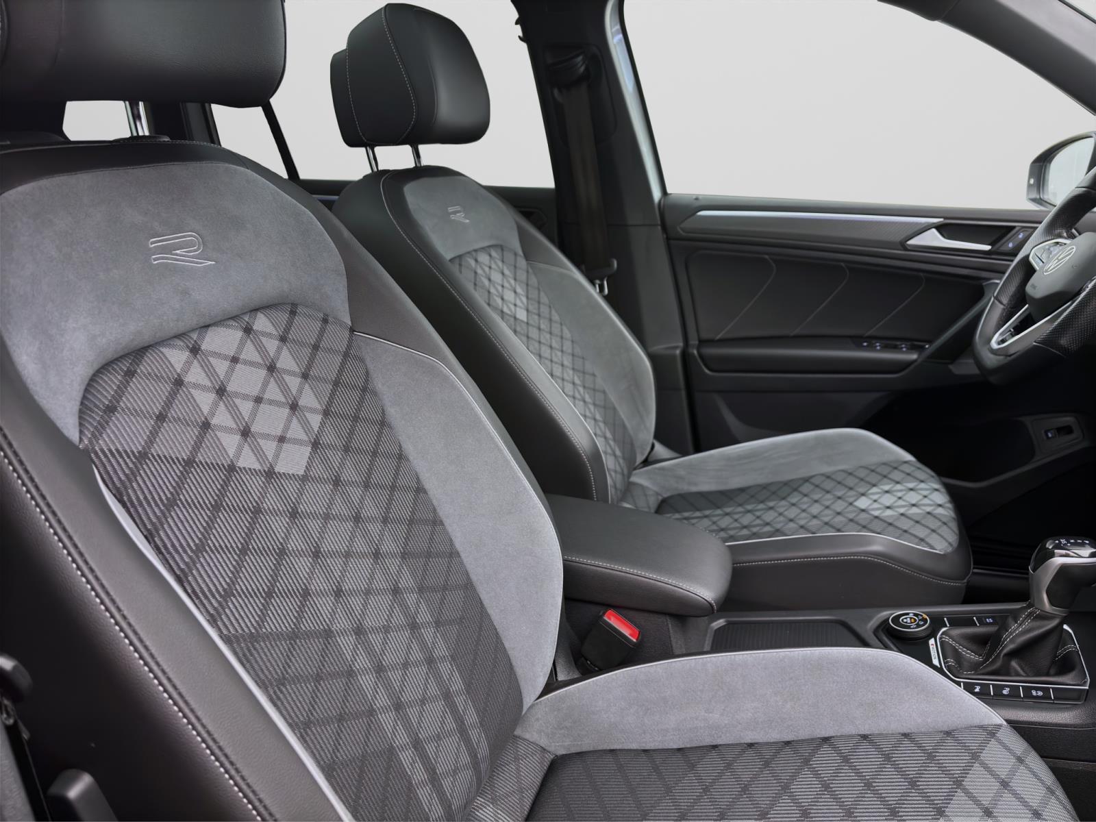 Volkswagen Tiguan 2.0 TDI DSG 4M R-LINE STDHZG PANO NAVI PDC
