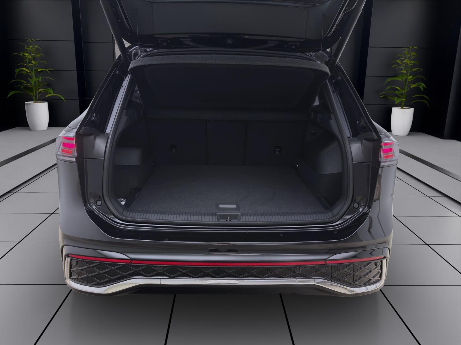 Volkswagen Tiguan 2.0 TDI DSG 4M R-LINE NAVI AHK KAMERA