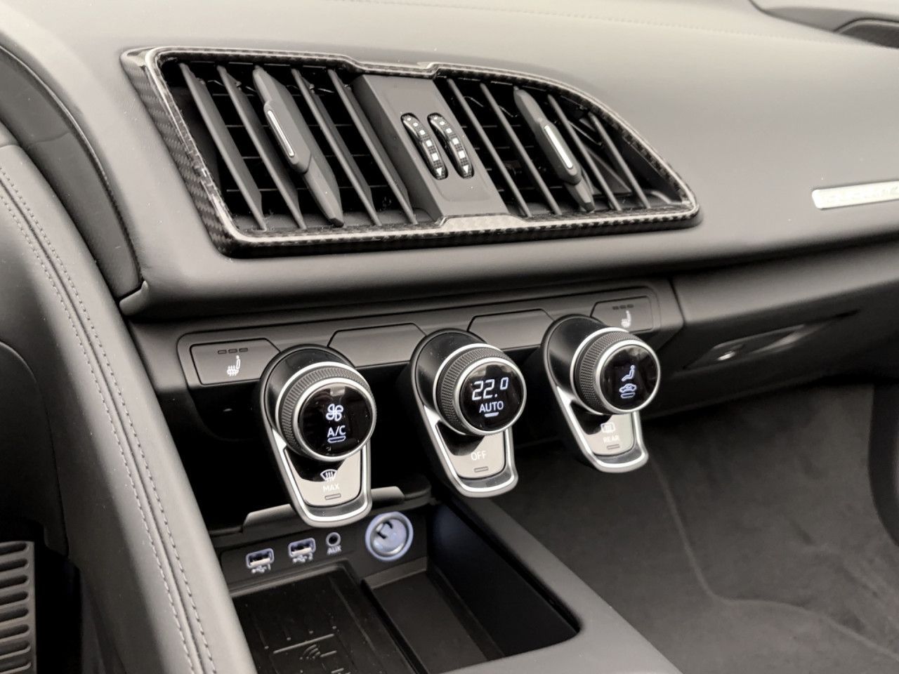 Audi R8 Spyder V10 Q PERFORMANCE NAVI+ KAMERA B&O LED