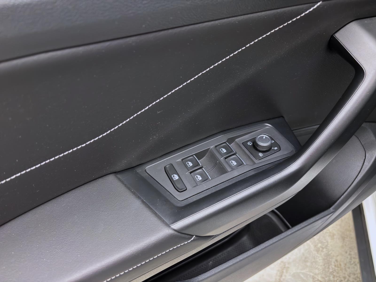 Volkswagen T-Roc 1.5 TSI DSG R-LINE AHK NAVI LED+ KAMERA