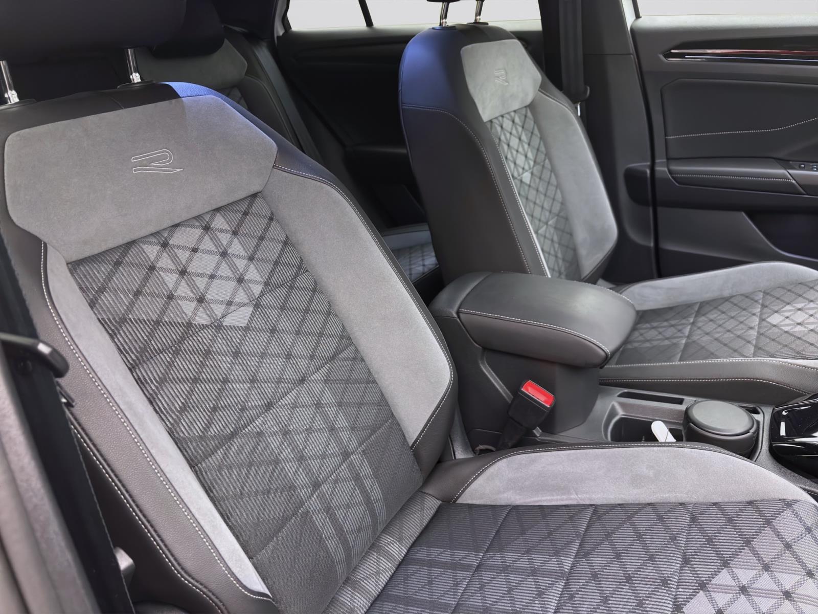 Volkswagen T-Roc 1.5 TSI DSG R-LINE AHK NAVI LED+ KAMERA
