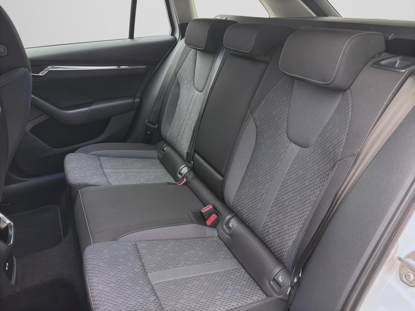 Skoda Octavia Combi 2.0 TDI DSG STYLE HuD STDHZG AHK