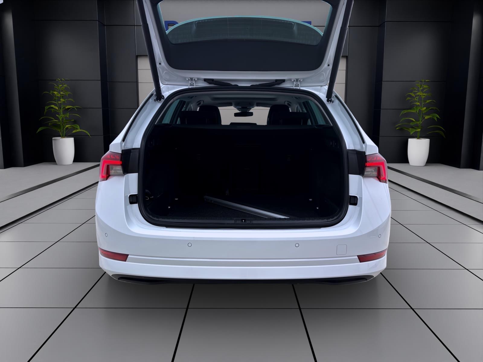 Skoda Octavia Combi 2.0 TDI DSG STYLE HuD PANO STDHZG AHK
