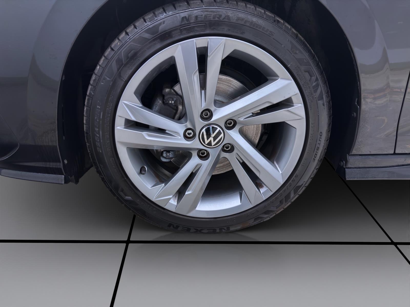 Volkswagen Golf 1.5 eTSI DSG R-LINE NAVI ACC LED PDC