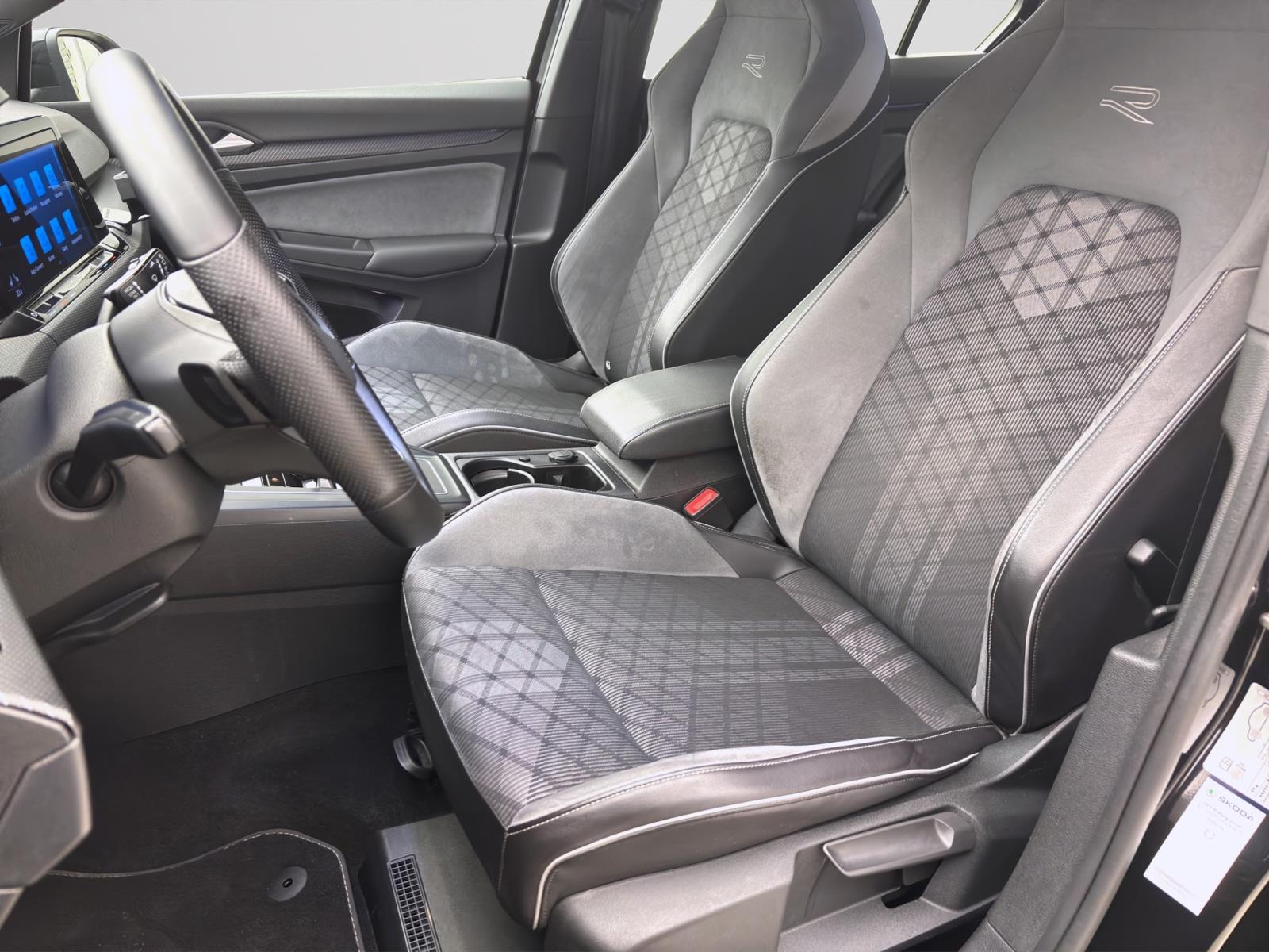 Volkswagen Golf 1.5 eTSI DSG R-LINE NAVI ACC LED PDC